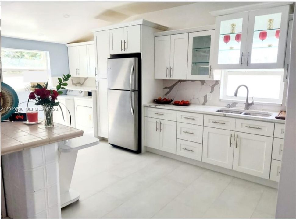 Active With Contract: $537,000 (2 beds, 2 baths, 1034 Square Feet)