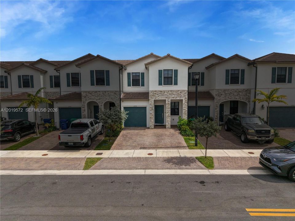 En Venta: $549,900 (4 camas, 2 baños, 1820 Pies cuadrados)