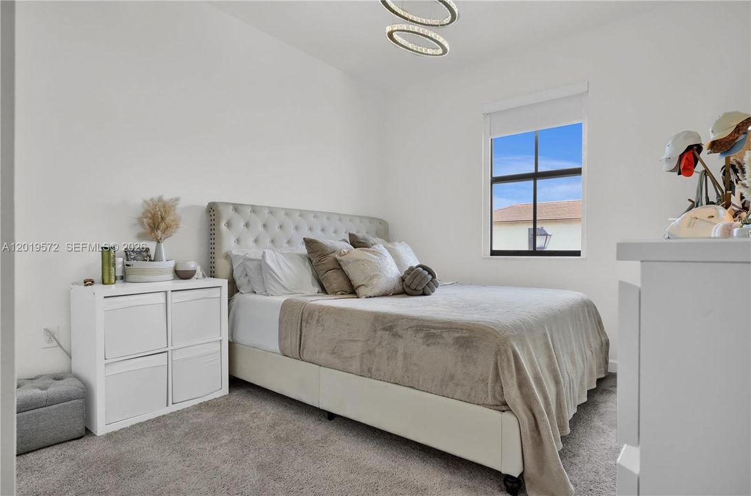 En Venta: $549,900 (4 camas, 2 baños, 1820 Pies cuadrados)