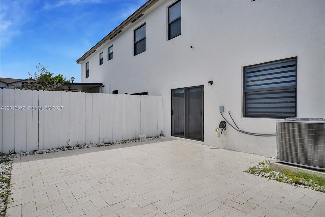 En Venta: $549,900 (4 camas, 2 baños, 1820 Pies cuadrados)