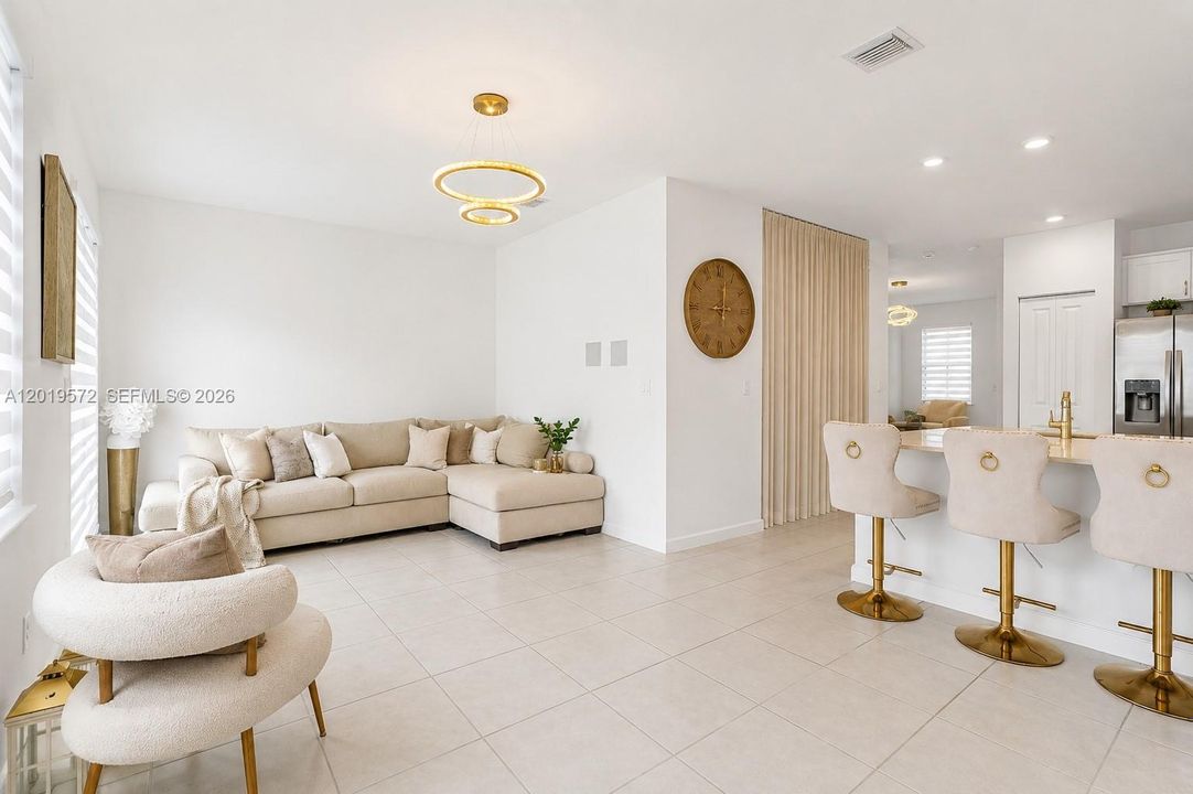 En Venta: $549,900 (4 camas, 2 baños, 1820 Pies cuadrados)