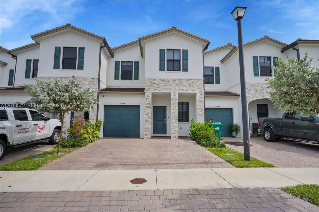 En Venta: $549,900 (4 camas, 2 baños, 1820 Pies cuadrados)