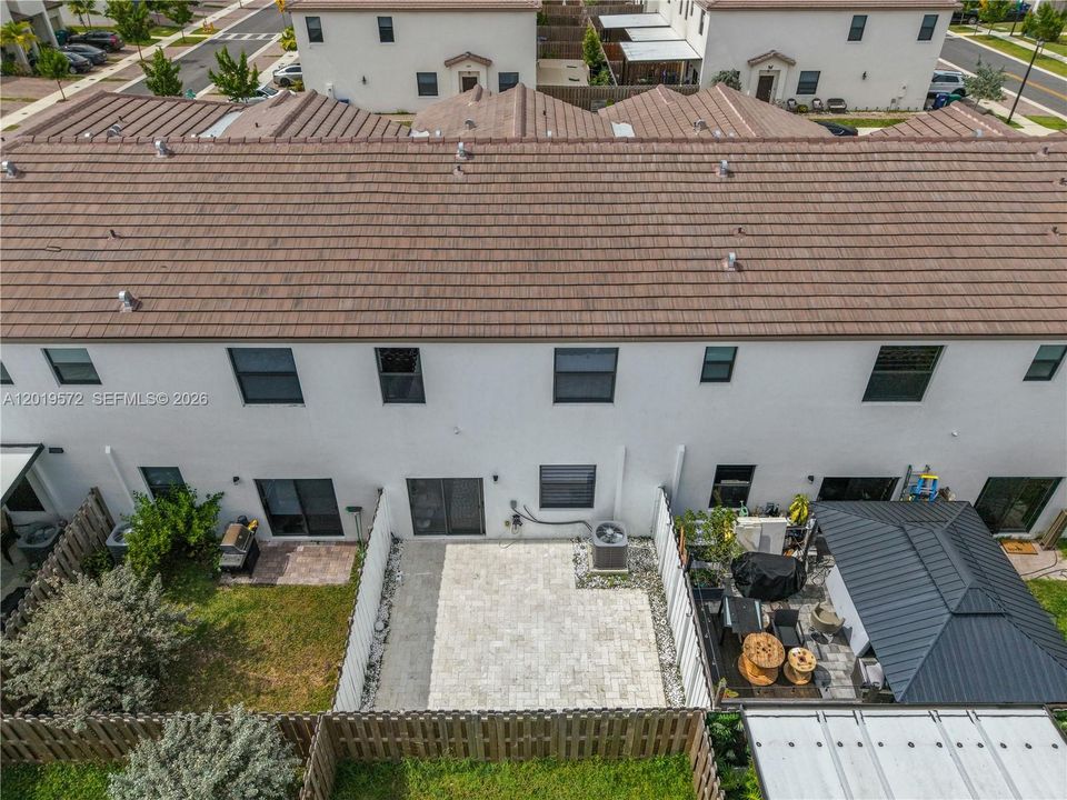 En Venta: $549,900 (4 camas, 2 baños, 1820 Pies cuadrados)