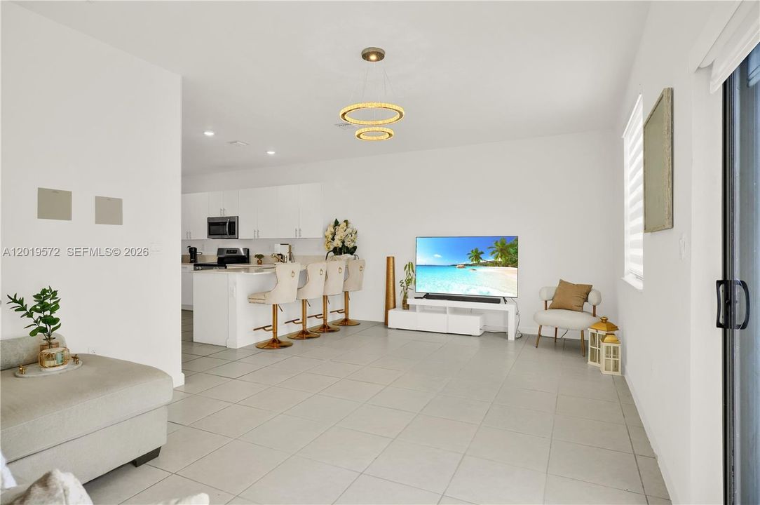 En Venta: $549,900 (4 camas, 2 baños, 1820 Pies cuadrados)