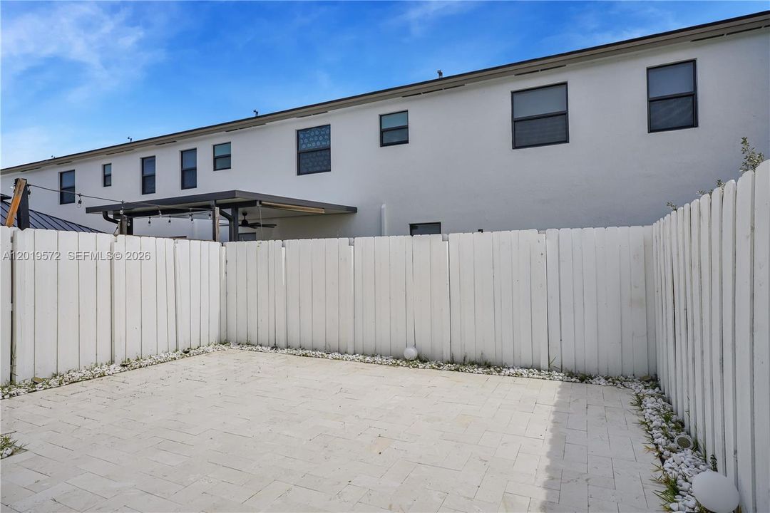 En Venta: $549,900 (4 camas, 2 baños, 1820 Pies cuadrados)