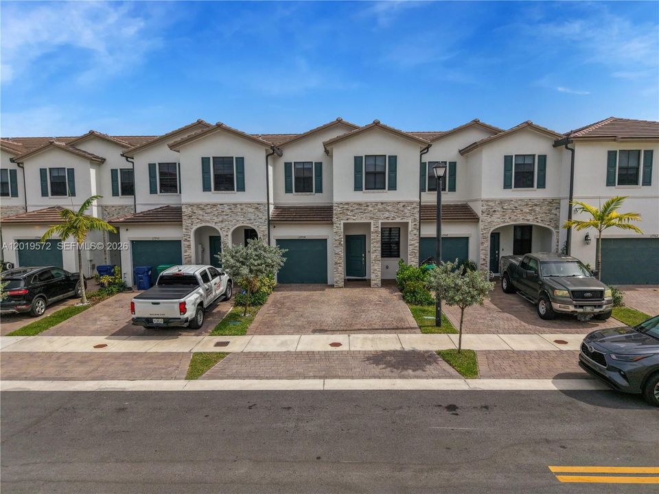 En Venta: $549,900 (4 camas, 2 baños, 1820 Pies cuadrados)