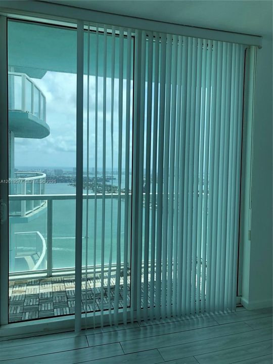 Active With Contract: $3,000 (1 beds, 1 baths, 651 Square Feet)