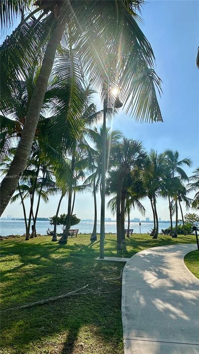 Active With Contract: $3,000 (1 beds, 1 baths, 651 Square Feet)