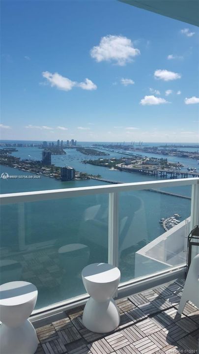 Active With Contract: $3,000 (1 beds, 1 baths, 651 Square Feet)