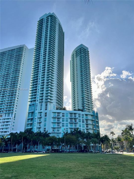 Active With Contract: $3,000 (1 beds, 1 baths, 651 Square Feet)