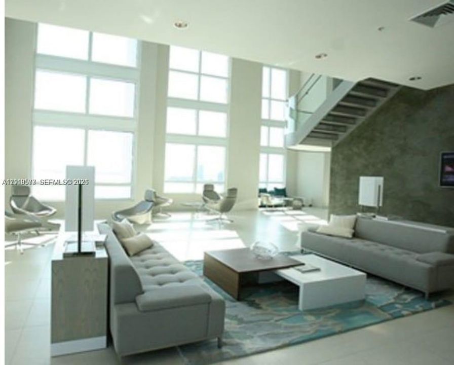 Active With Contract: $3,000 (1 beds, 1 baths, 651 Square Feet)