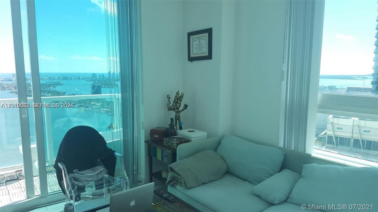 Active With Contract: $3,000 (1 beds, 1 baths, 651 Square Feet)
