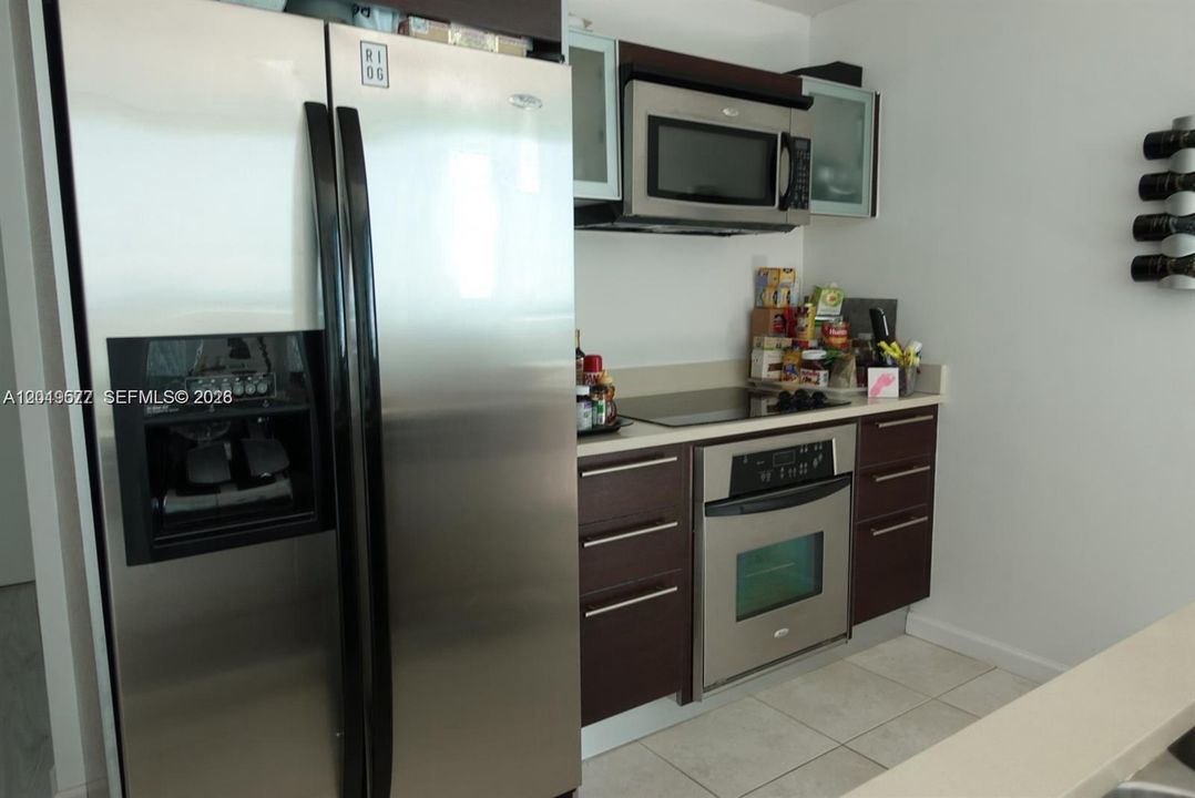 Active With Contract: $3,000 (1 beds, 1 baths, 651 Square Feet)