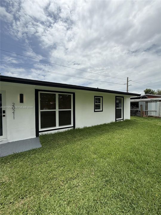For Sale: $700,000 (4 beds, 2 baths, 1794 Square Feet)