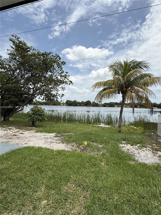 For Sale: $700,000 (4 beds, 2 baths, 1794 Square Feet)