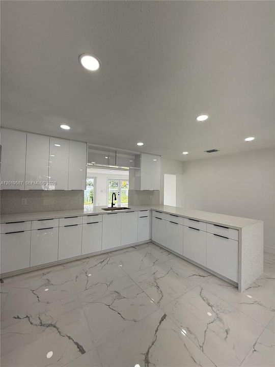 For Sale: $700,000 (4 beds, 2 baths, 1794 Square Feet)