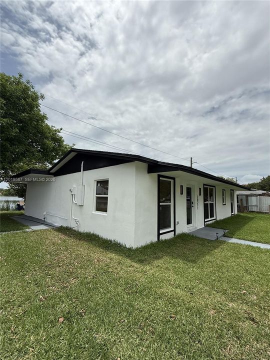 For Sale: $700,000 (4 beds, 2 baths, 1794 Square Feet)