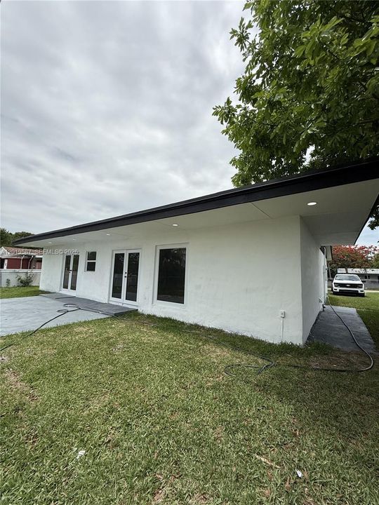 For Sale: $700,000 (4 beds, 2 baths, 1794 Square Feet)