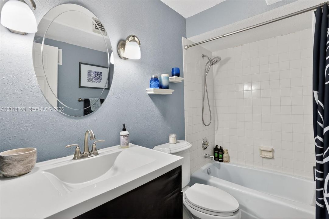 Под контрактом: $474,700 (3 спален, 2 ванн, 1511 Квадратных фут)