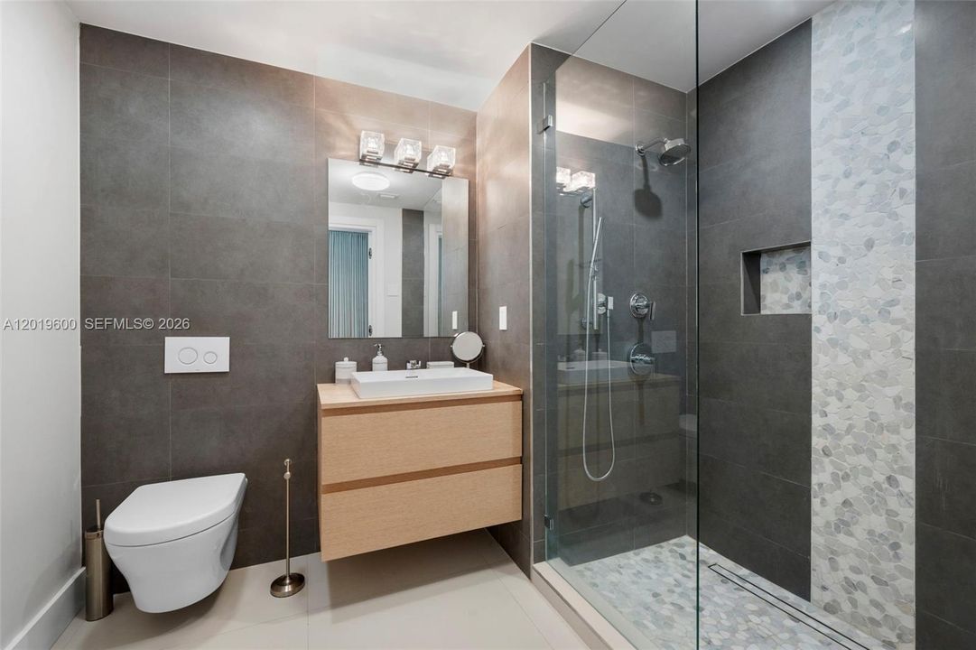 Active With Contract: $2,998,000 (2 beds, 2 baths, 2566 Square Feet)