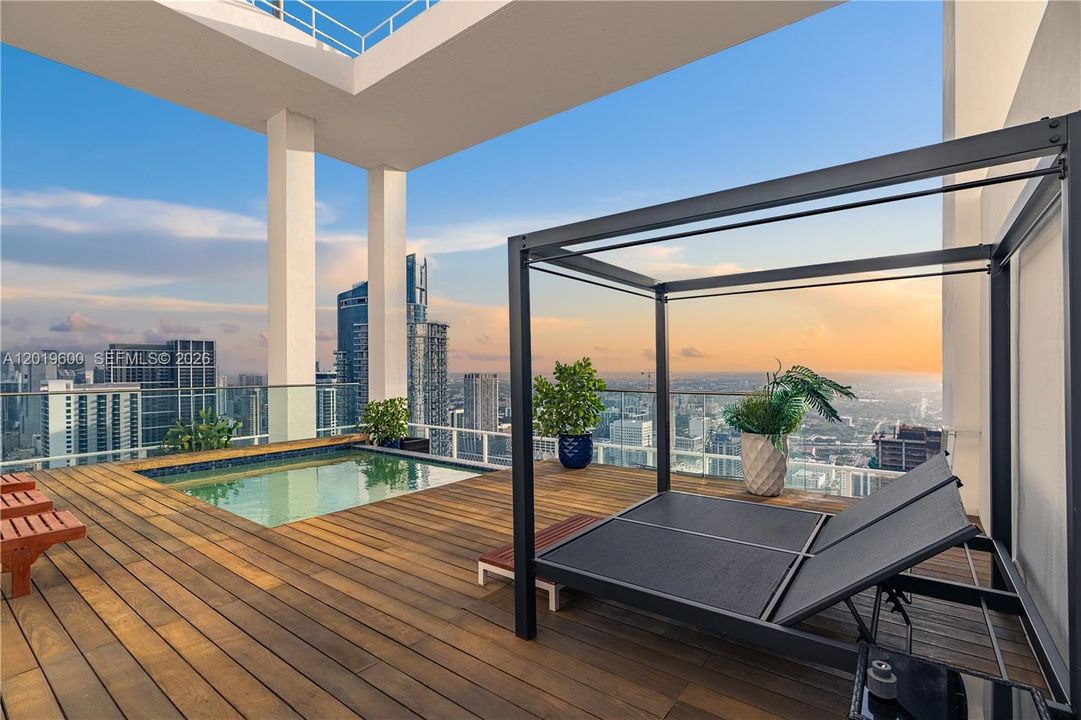Active With Contract: $2,998,000 (2 beds, 2 baths, 2566 Square Feet)