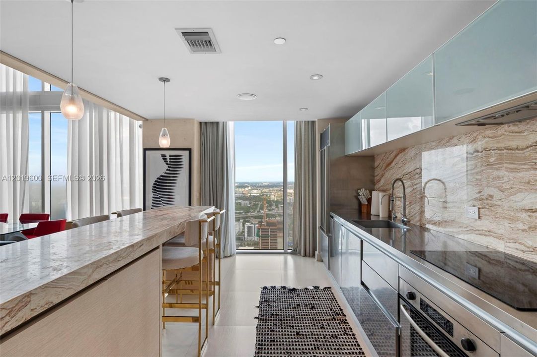Active With Contract: $2,998,000 (2 beds, 2 baths, 2566 Square Feet)