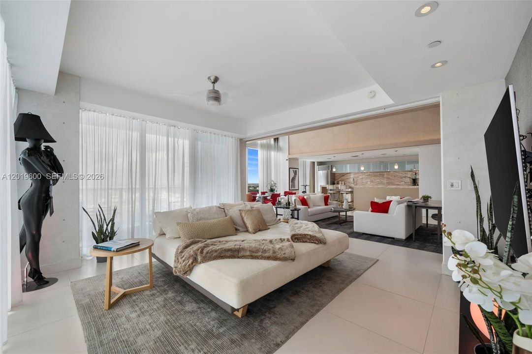Active With Contract: $2,998,000 (2 beds, 2 baths, 2566 Square Feet)