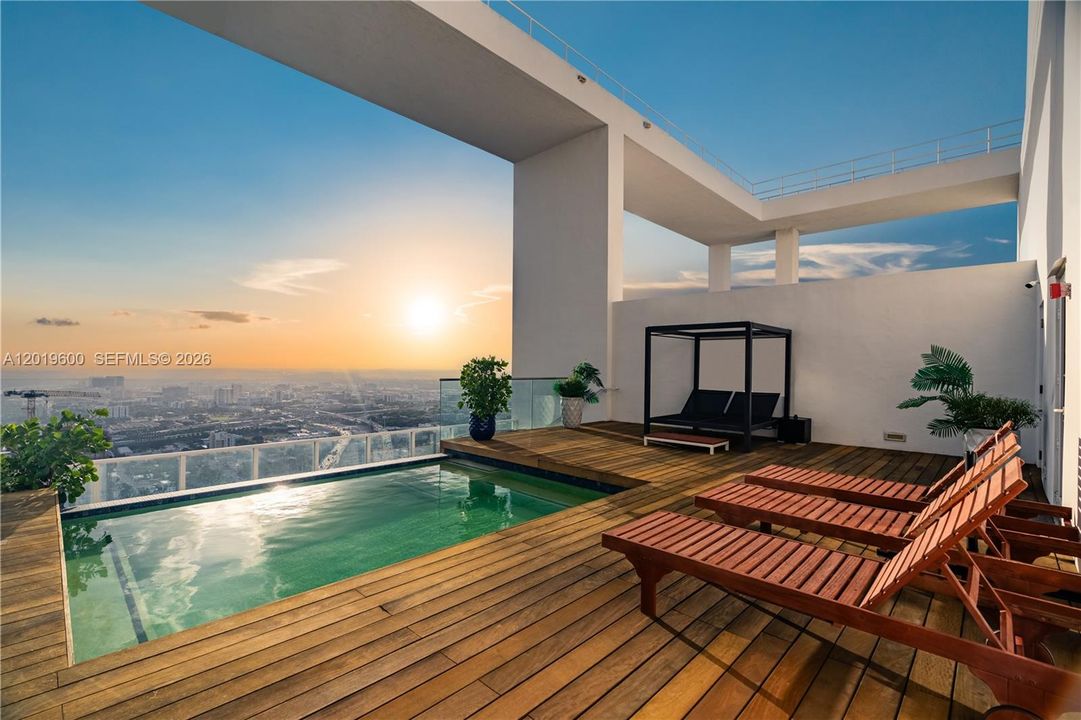 Active With Contract: $2,998,000 (2 beds, 2 baths, 2566 Square Feet)