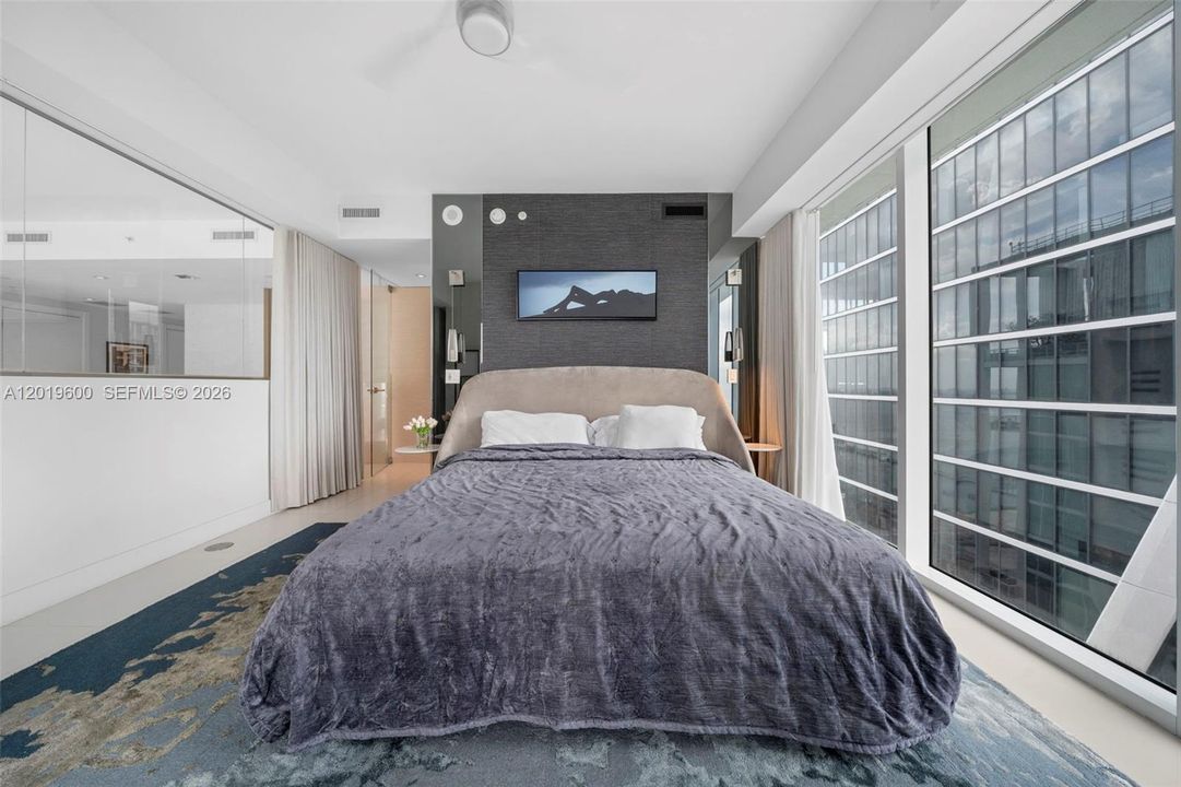 Active With Contract: $2,998,000 (2 beds, 2 baths, 2566 Square Feet)