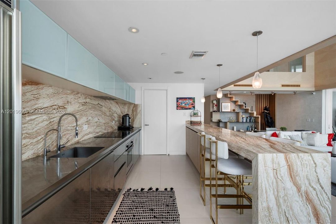Active With Contract: $2,998,000 (2 beds, 2 baths, 2566 Square Feet)