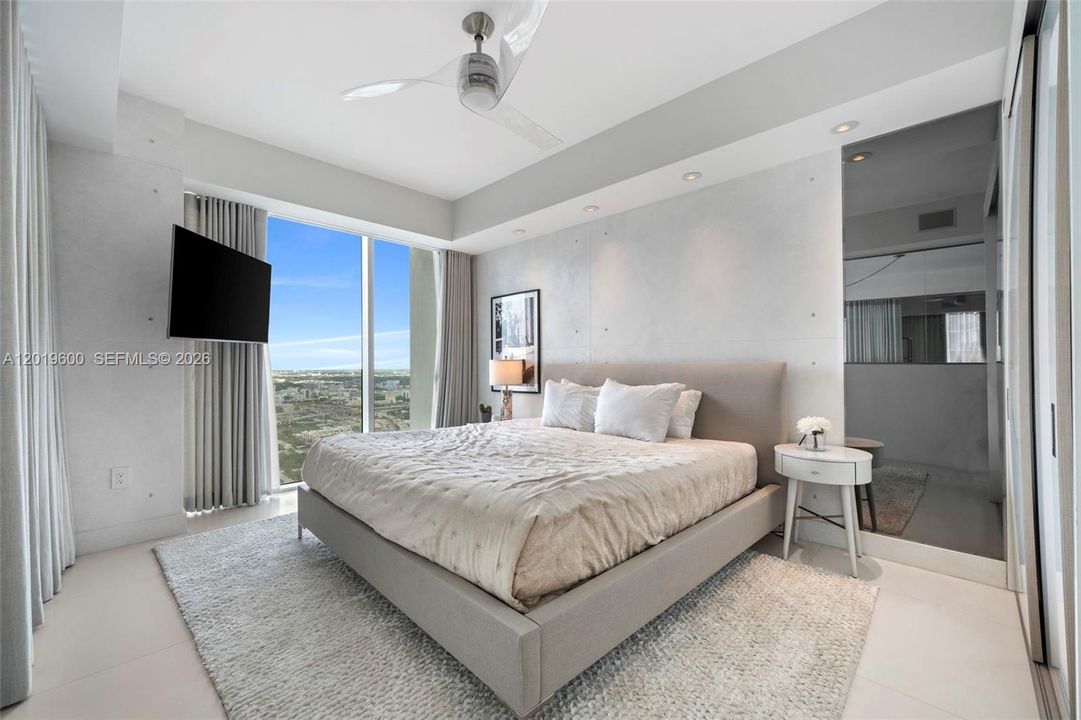 Active With Contract: $2,998,000 (2 beds, 2 baths, 2566 Square Feet)