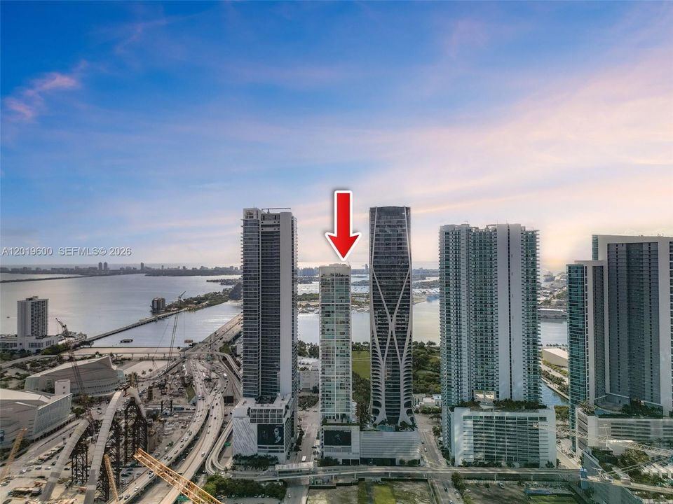 Active With Contract: $2,998,000 (2 beds, 2 baths, 2566 Square Feet)
