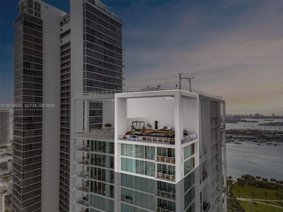 Active With Contract: $2,998,000 (2 beds, 2 baths, 2566 Square Feet)