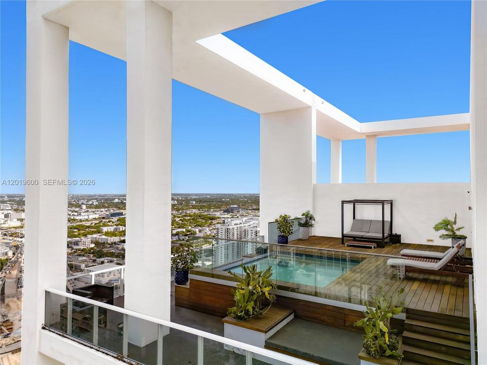 Active With Contract: $2,998,000 (2 beds, 2 baths, 2566 Square Feet)