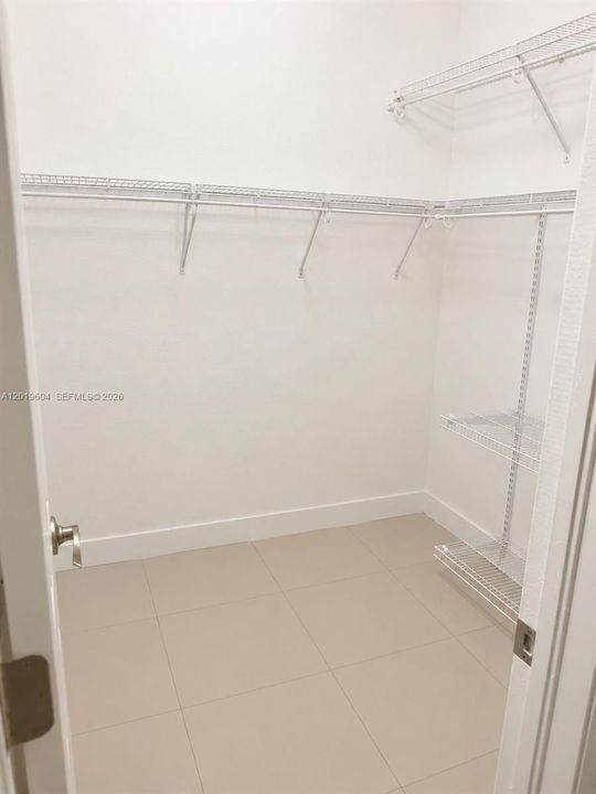 Под контрактом: $4,000 (4 спален, 2 ванн, 1680 Квадратных фут)