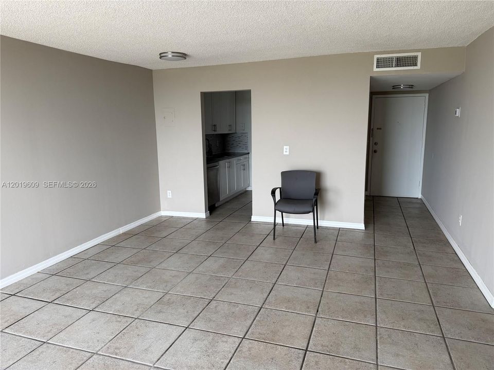 Active With Contract: $2,400 (2 beds, 2 baths, 904 Square Feet)