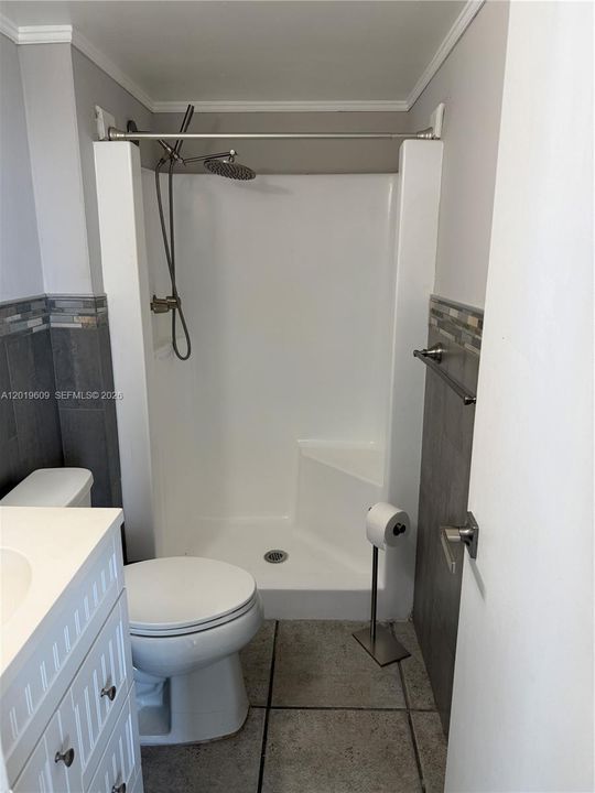 Active With Contract: $2,400 (2 beds, 2 baths, 904 Square Feet)