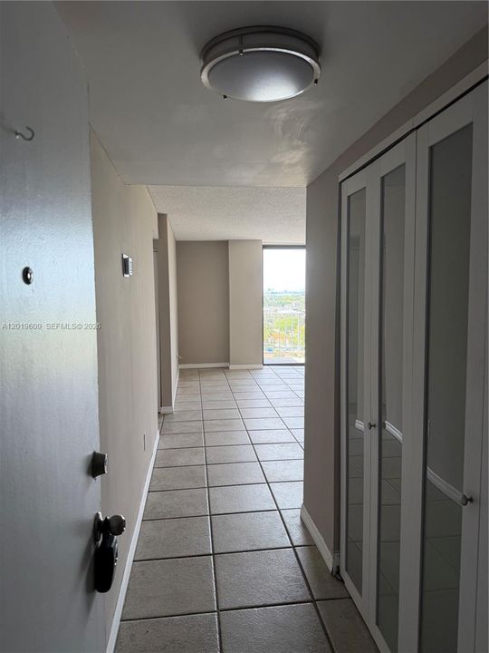 Active With Contract: $2,400 (2 beds, 2 baths, 904 Square Feet)