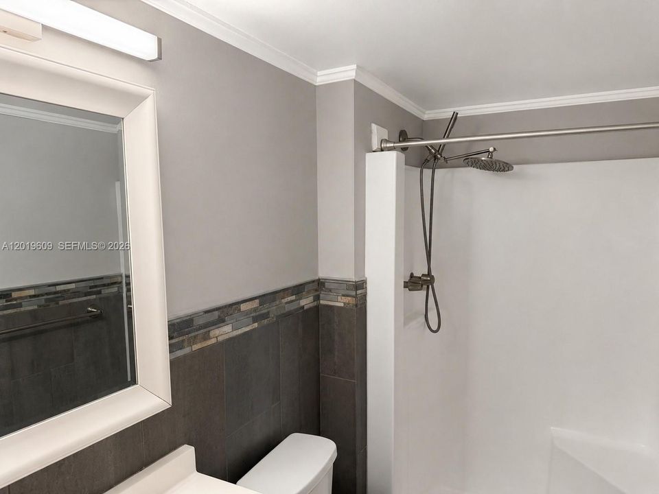 Active With Contract: $2,400 (2 beds, 2 baths, 904 Square Feet)