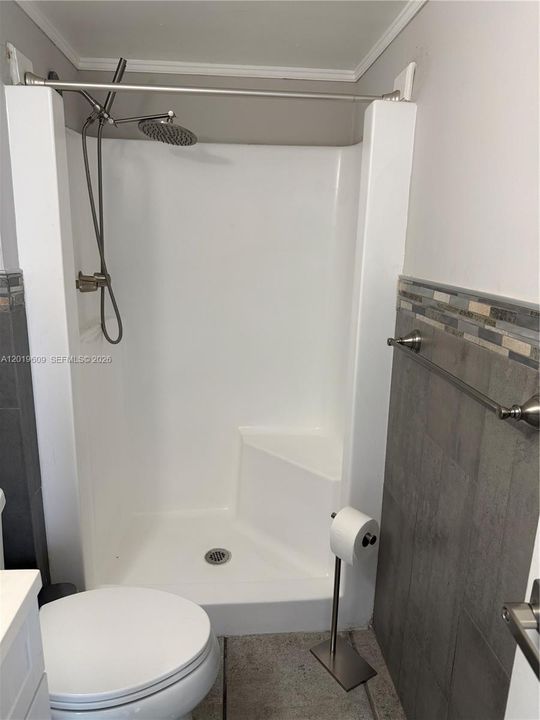 Active With Contract: $2,400 (2 beds, 2 baths, 904 Square Feet)