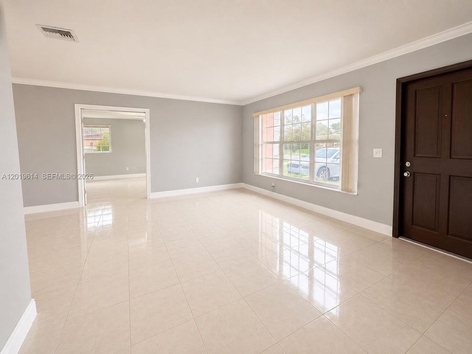 Activo con contrato: $450,000 (3 camas, 1 baños, 1632 Pies cuadrados)