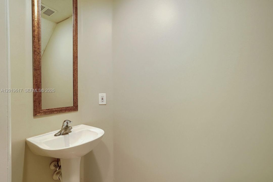 Active With Contract: $314,900 (3 beds, 2 baths, 1632 Square Feet)