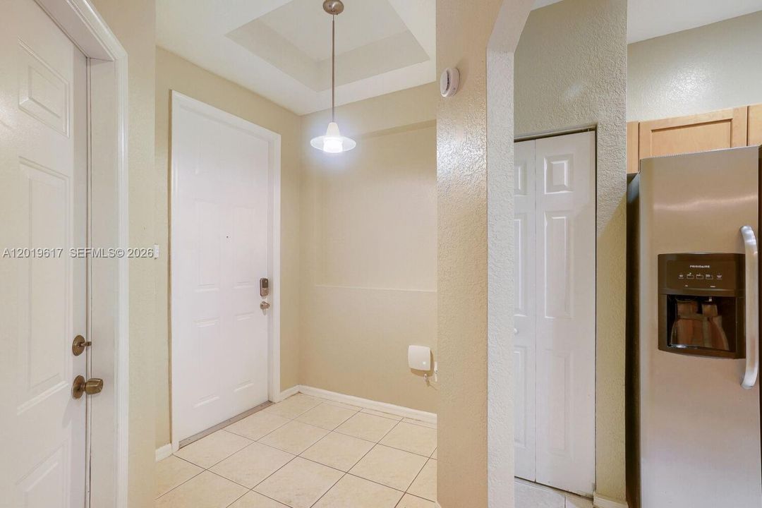 Active With Contract: $314,900 (3 beds, 2 baths, 1632 Square Feet)