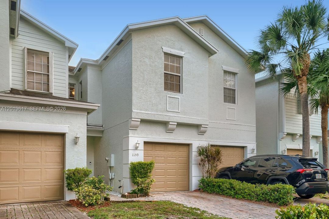 Active With Contract: $314,900 (3 beds, 2 baths, 1632 Square Feet)