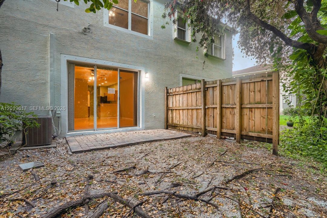Active With Contract: $314,900 (3 beds, 2 baths, 1632 Square Feet)