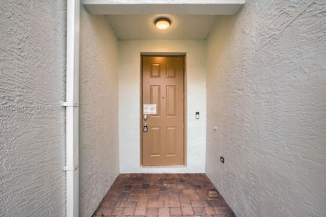 Active With Contract: $314,900 (3 beds, 2 baths, 1632 Square Feet)
