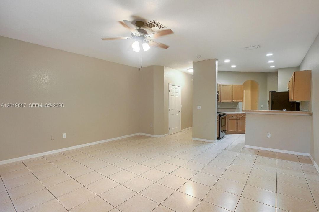 Active With Contract: $314,900 (3 beds, 2 baths, 1632 Square Feet)