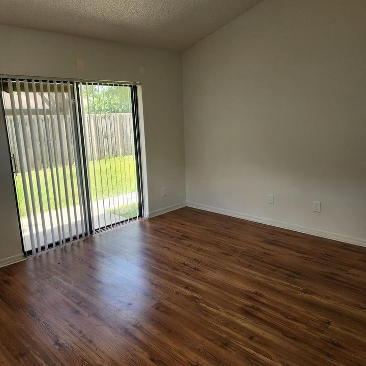 MASTER BED ROOM 4 Sabrina 9915