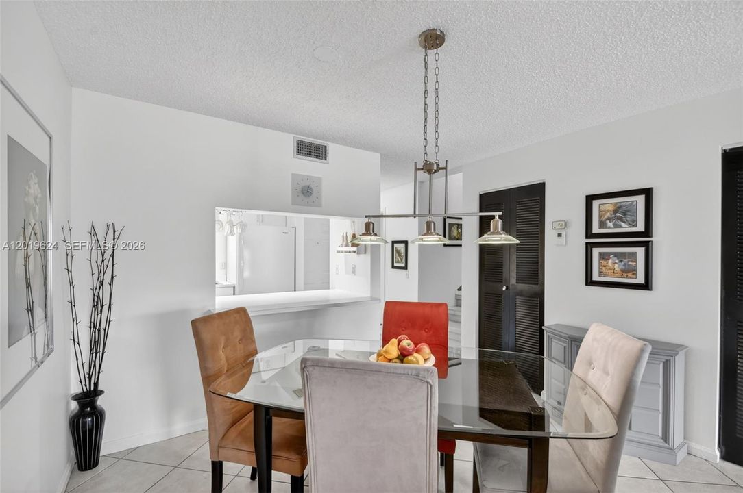 For Sale: $234,900 (2 beds, 2 baths, 1128 Square Feet)