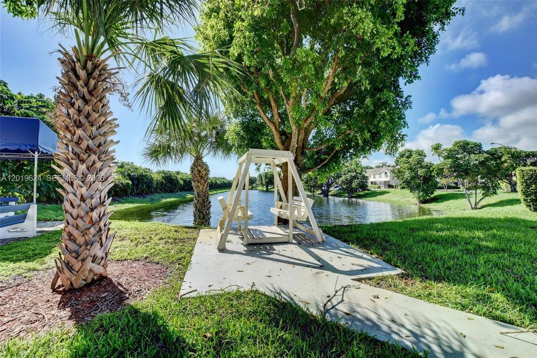 For Sale: $234,900 (2 beds, 2 baths, 1128 Square Feet)
